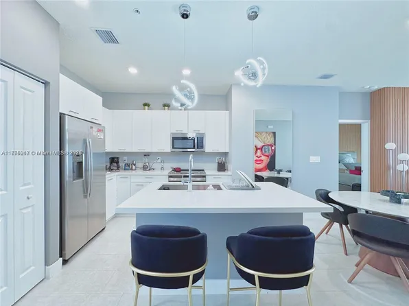 8167 NW 41st St #E-410, Miami, FL 33166