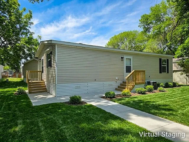 3 bed, 2.0 bath, 1056 sqft, $1,655 — Photo 1