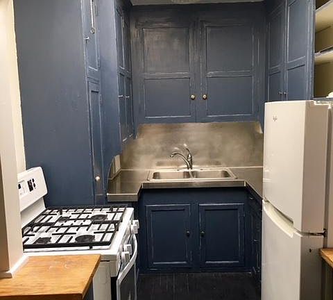 kitchen with appliances