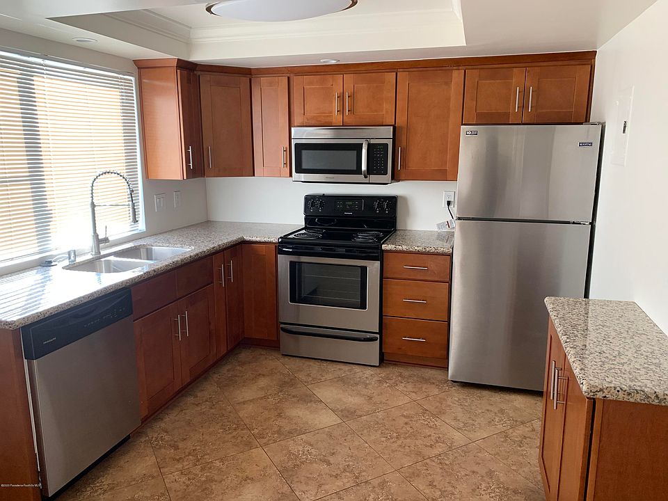 1st image of 1018 Portola Dr