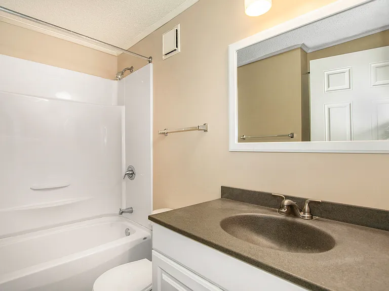 Pineridge Apartments — Photo 13