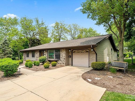 2nd image of 733 Cambridge Dr
