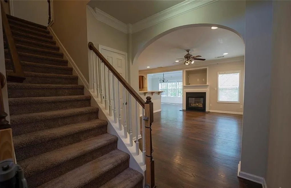 3 bed, 2.5 bath, 2100 sqft, $2,599 — Photo 4