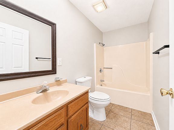 3rd image of 630 N 32nd St #5