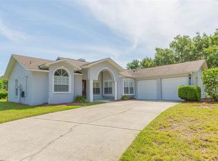 6208 Huntington Dr, Zephyrhills, FL 33542