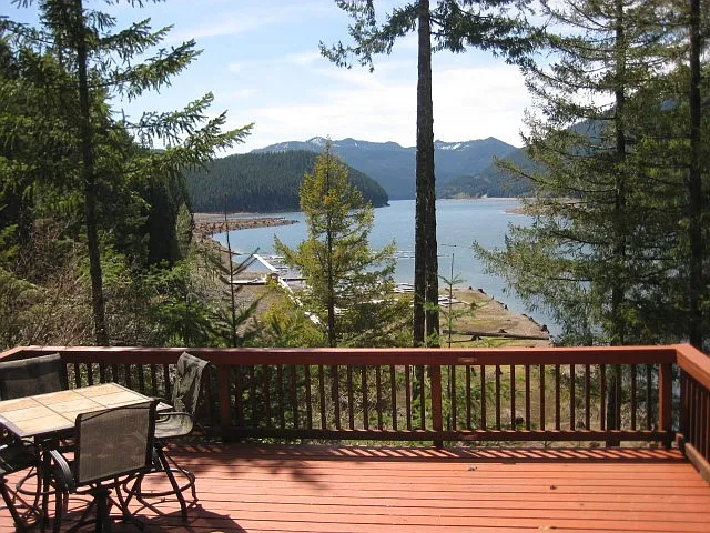 130 Lakecrest Dr N photo 1