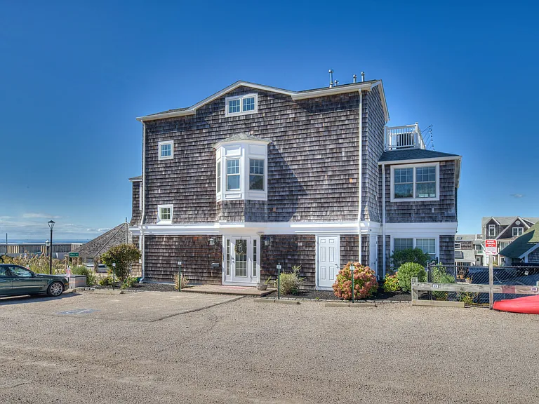 124 Bay St #R2 — Photo 43