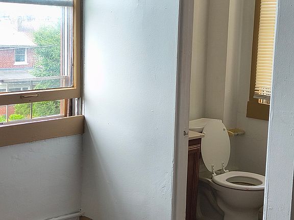 4th image of 264 S Winebiddle St APT 10
