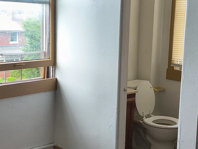 264 S Winebiddle St #10 — Photo 4