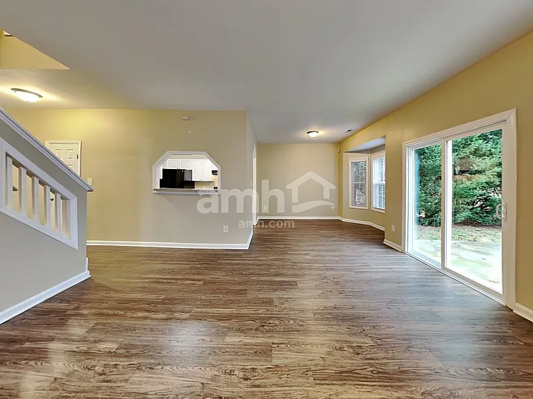 1414 Southgate Dr — Photo 5