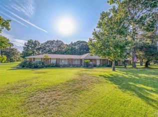 405 Silverthorn Rd, Gulf Breeze, FL 32561