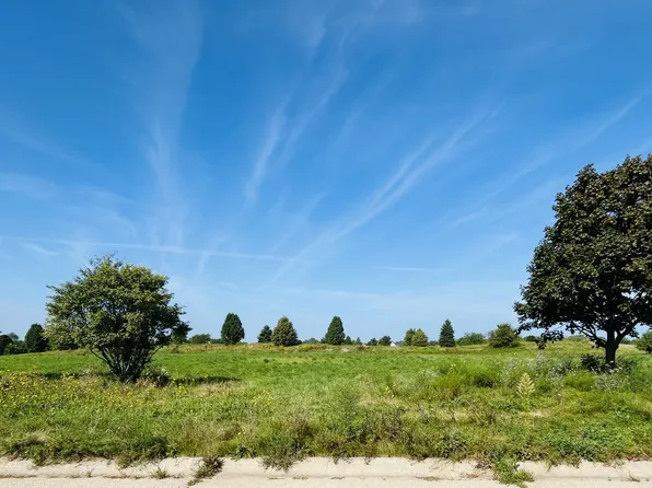 7207 Briar Dr, Spring Grove, IL 60081