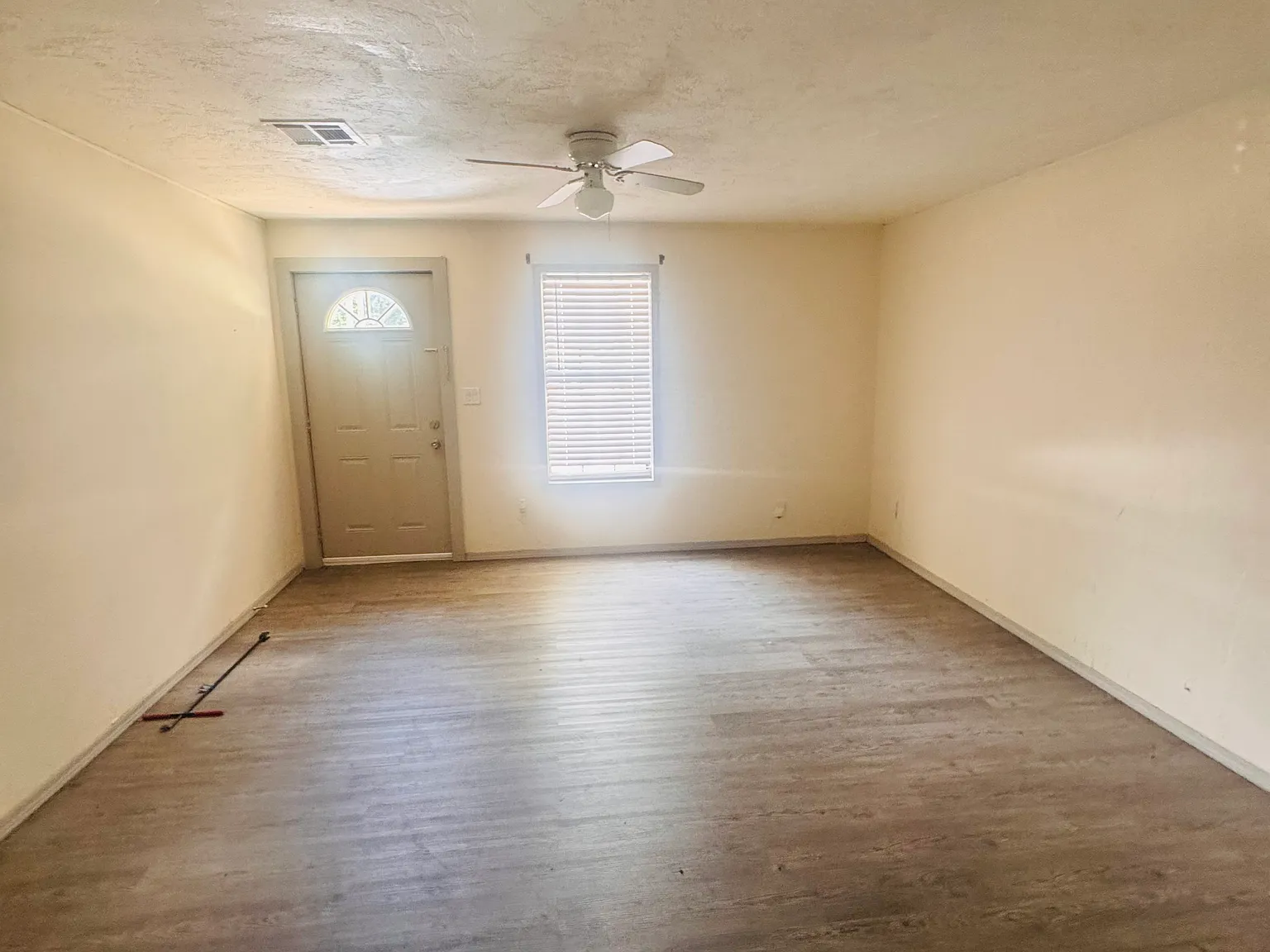2 bed, 860 sqft, $1,000 — Photo 3