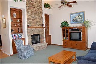 5th image of 1026 Rosewood Dr