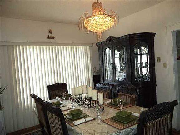 3rd image of 4301 Trowbridge Dr
