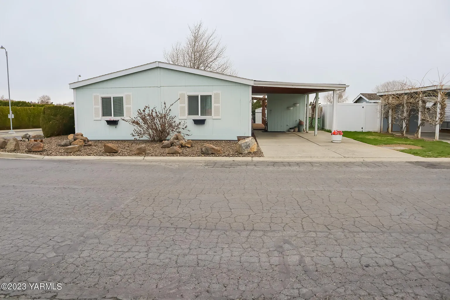 345 S 76th Ave photo 1