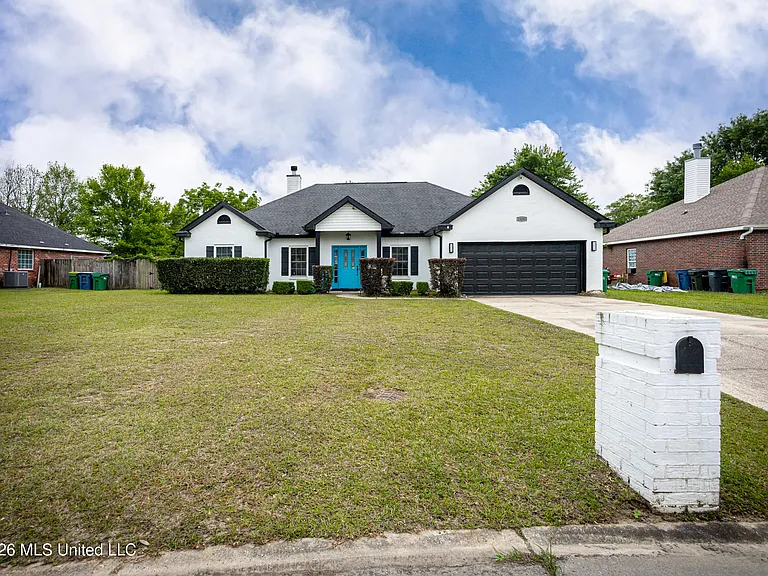 15208 Lisa Dr — Photo 4