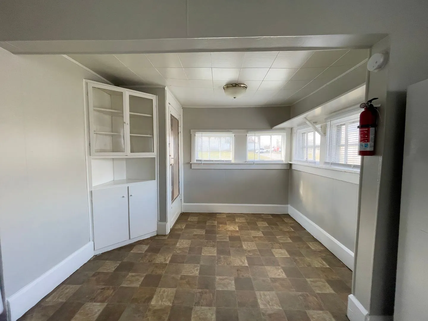 For Rent: 2401 S Mulberry St. Cozy 2 Bedroom 1 Bath, New Flooring! Bonus Room! — Photo 3