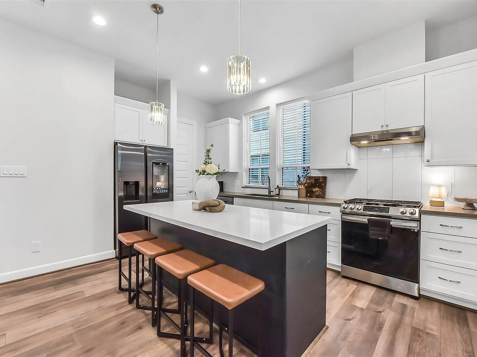 3 bed, 3.5 bath, 1735 sqft, $2,800 — Photo 4