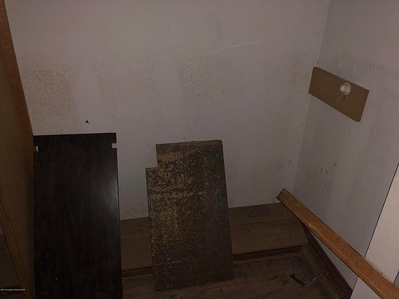 5th image of 1125 Valley Dr