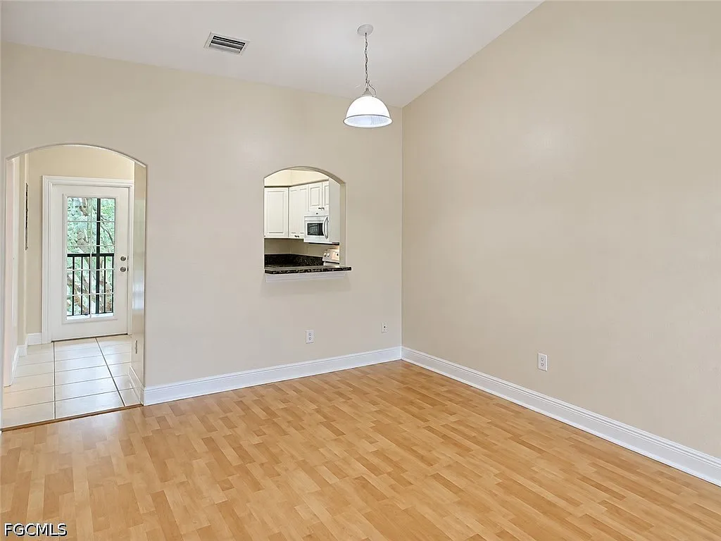 2 bed, 2.0 bath, 939 sqft, $1,450 — Photo 4