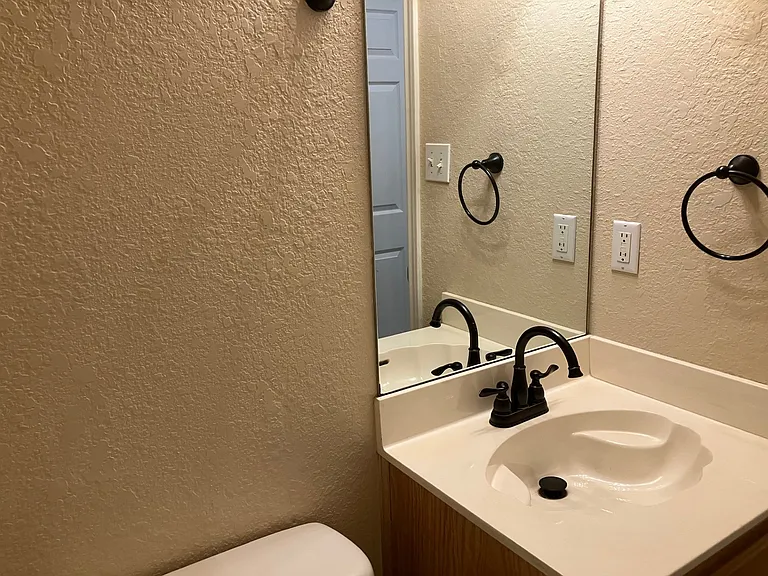 208 S Sendero Dr — Photo 22