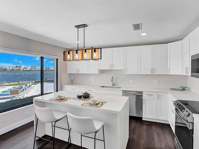 9101 N Bayshore Dr — Photo 10