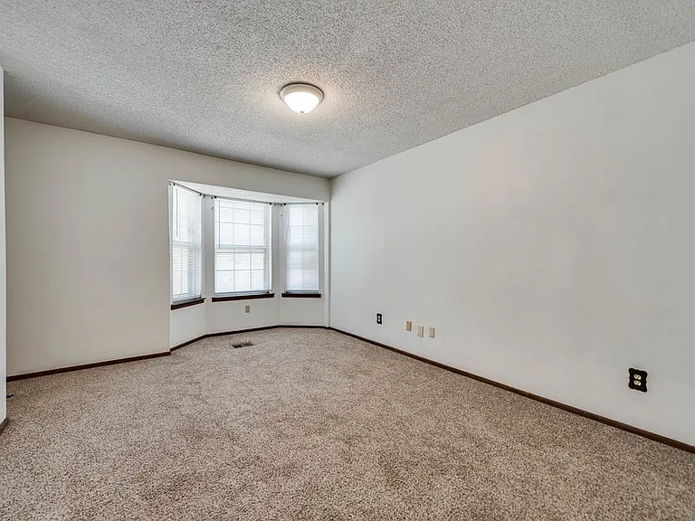 3245 Preston Dr — Photo 13