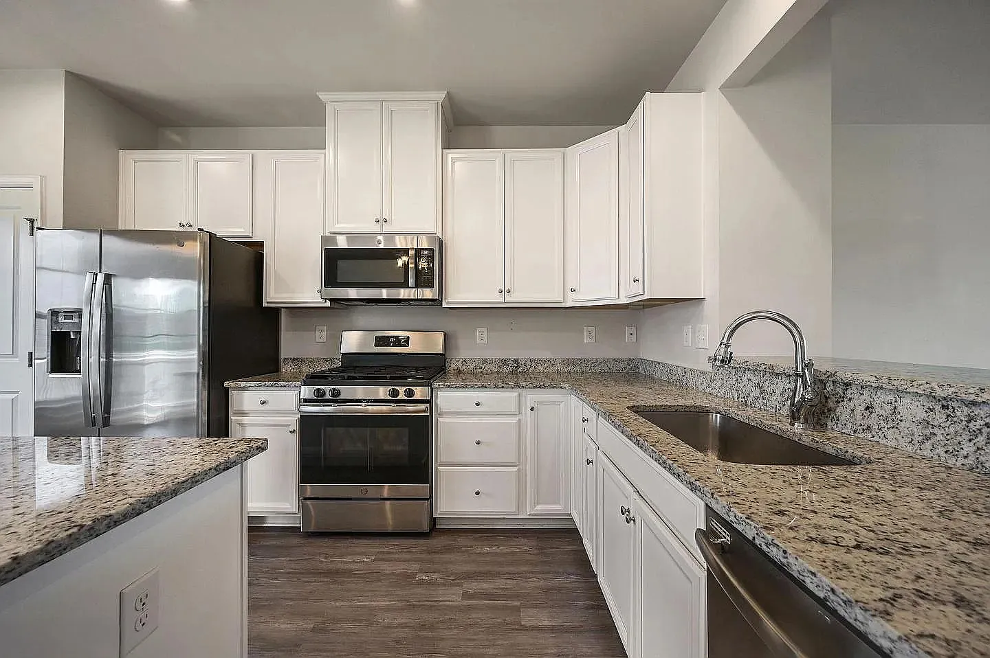 3 bed, 2000 sqft, $2,600 — Photo 4