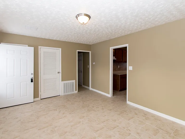57 Rockland Dr — Photo 3