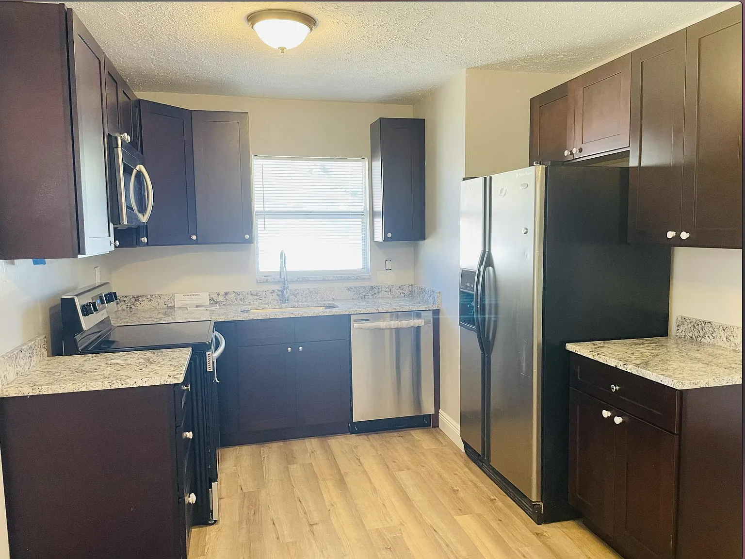 3 bed, 1100 sqft, $2,000 — Photo 1