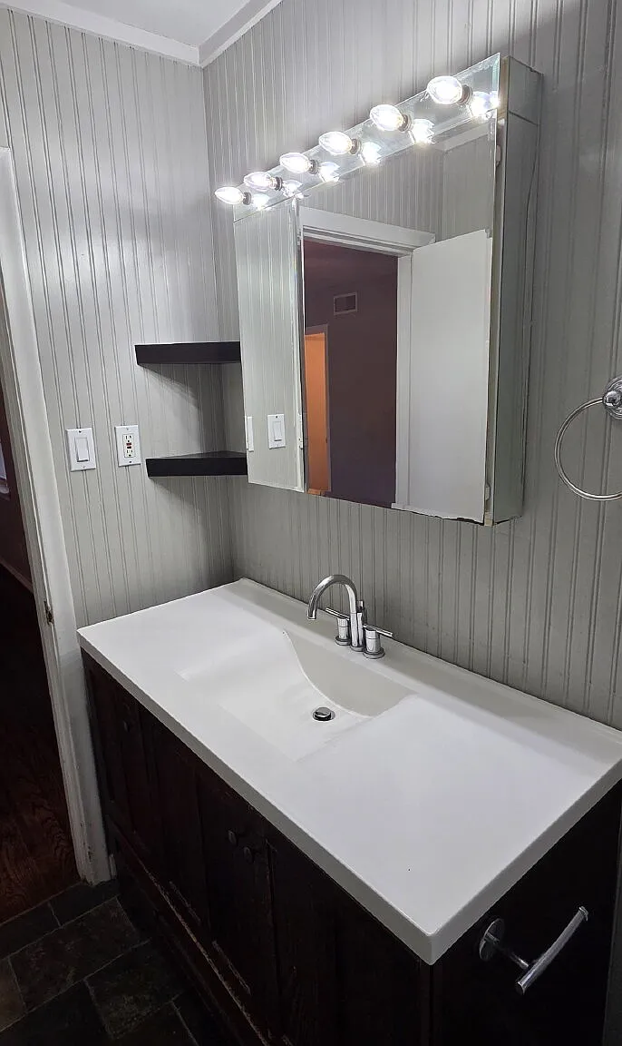 4 bed, 3.0 bath, 2148 sqft, $3,995 — Photo 4