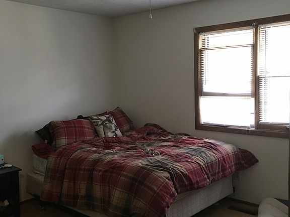 3rd image of 122 Hillcrest Ave
