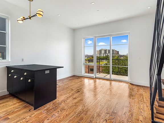 3rd image of 133 Brown Pl #535