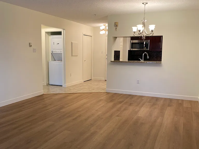 790 Kingsmere Cres SW #109 — Photo 8