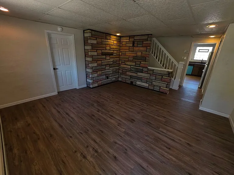 427 Oak Aly — Photo 6