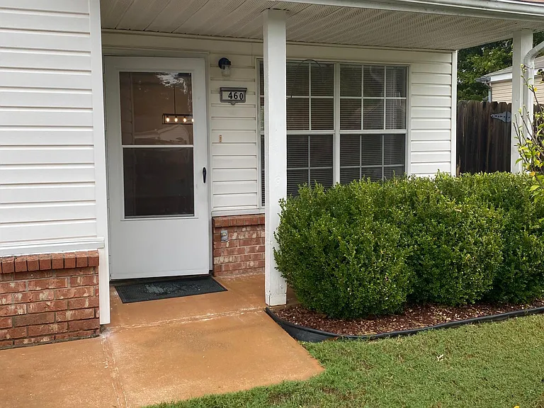 460 E Evergreen Ln — Photo 1