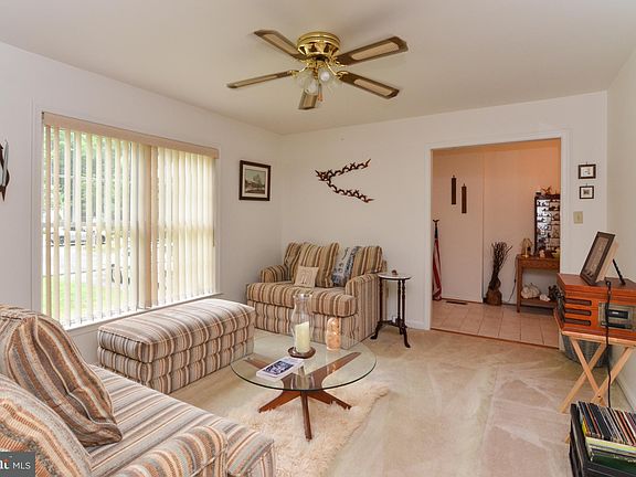 2nd image of 106 Stratford Cir