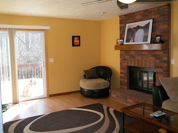 LIVING ROOM HOOSE