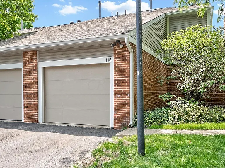 115 Corbins Mill Dr — Photo 2