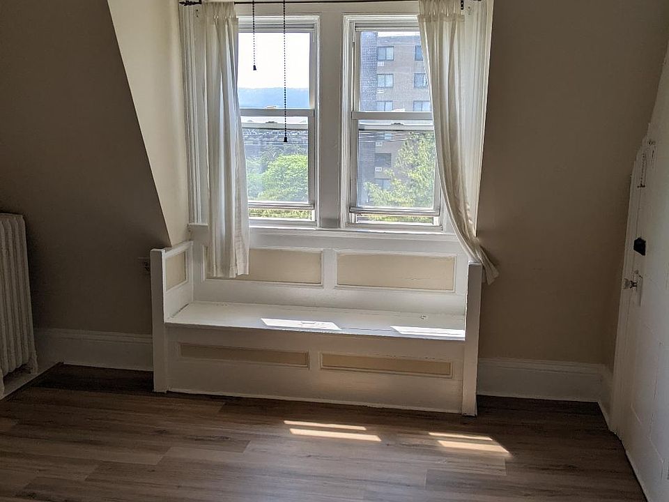 1st image of 24 Cottage Pl #3