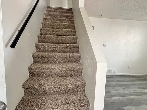 4th image of 920 W Montague Ave S