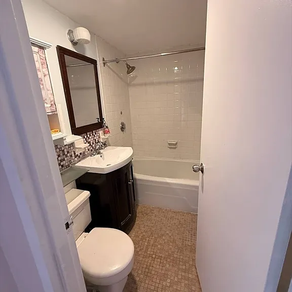 1025 Hancock St #6J — Photo 6