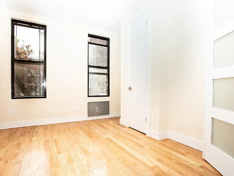 67 Diamond St #2R — Photo 3