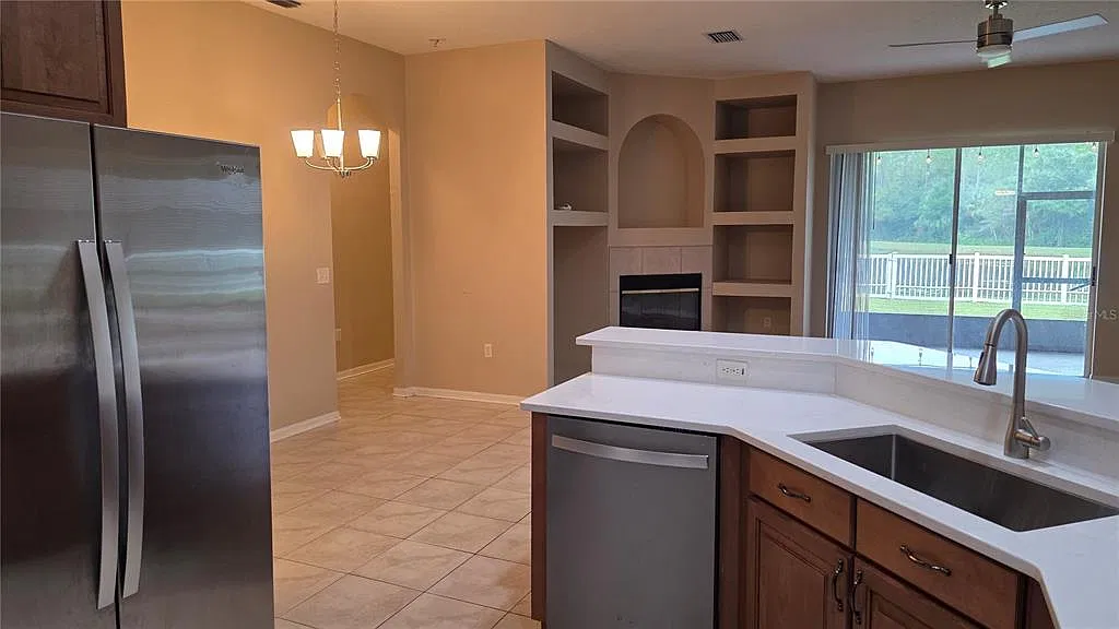 4 bed, 3.0 bath, 2195 sqft, $2,875 — Photo 4