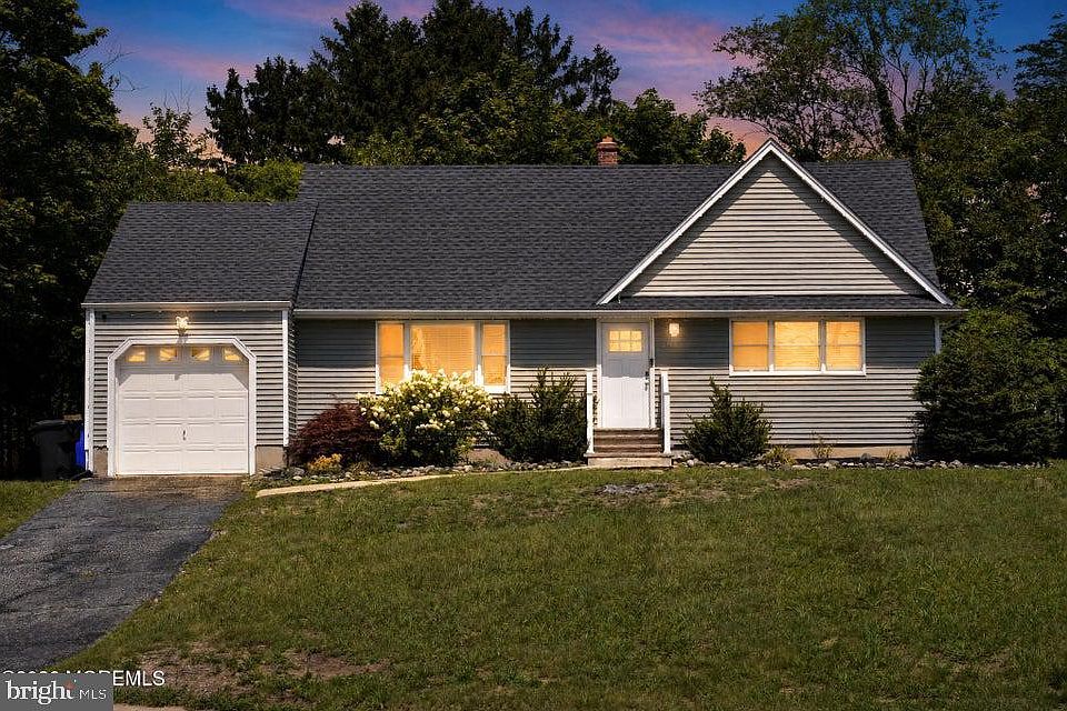 1st image of 555 Brookside Dr