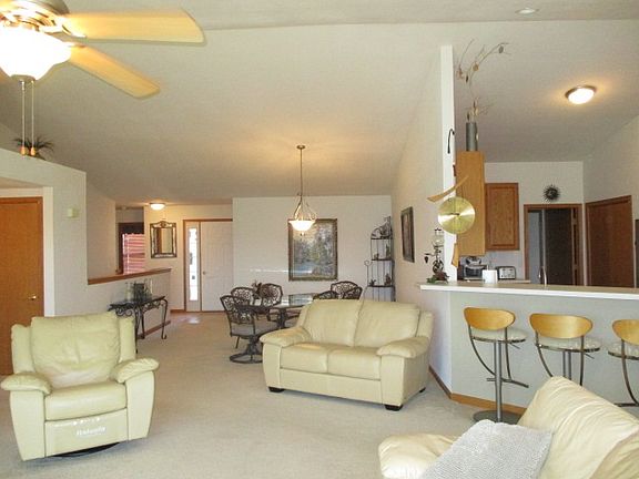 4th image of 497 Prairie Knoll Dr
