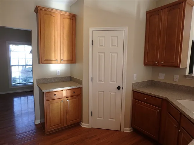 4 bed, 2.5 bath, 2441 sqft, $2,445 — Photo 3