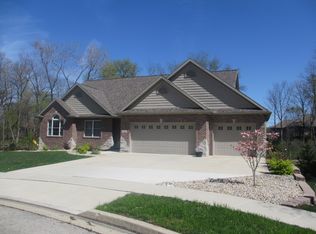 4 Timbers Ct, Bloomington, IL 61701