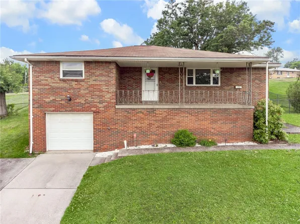 4100 Burnsire Dr, Irwin, PA 15642